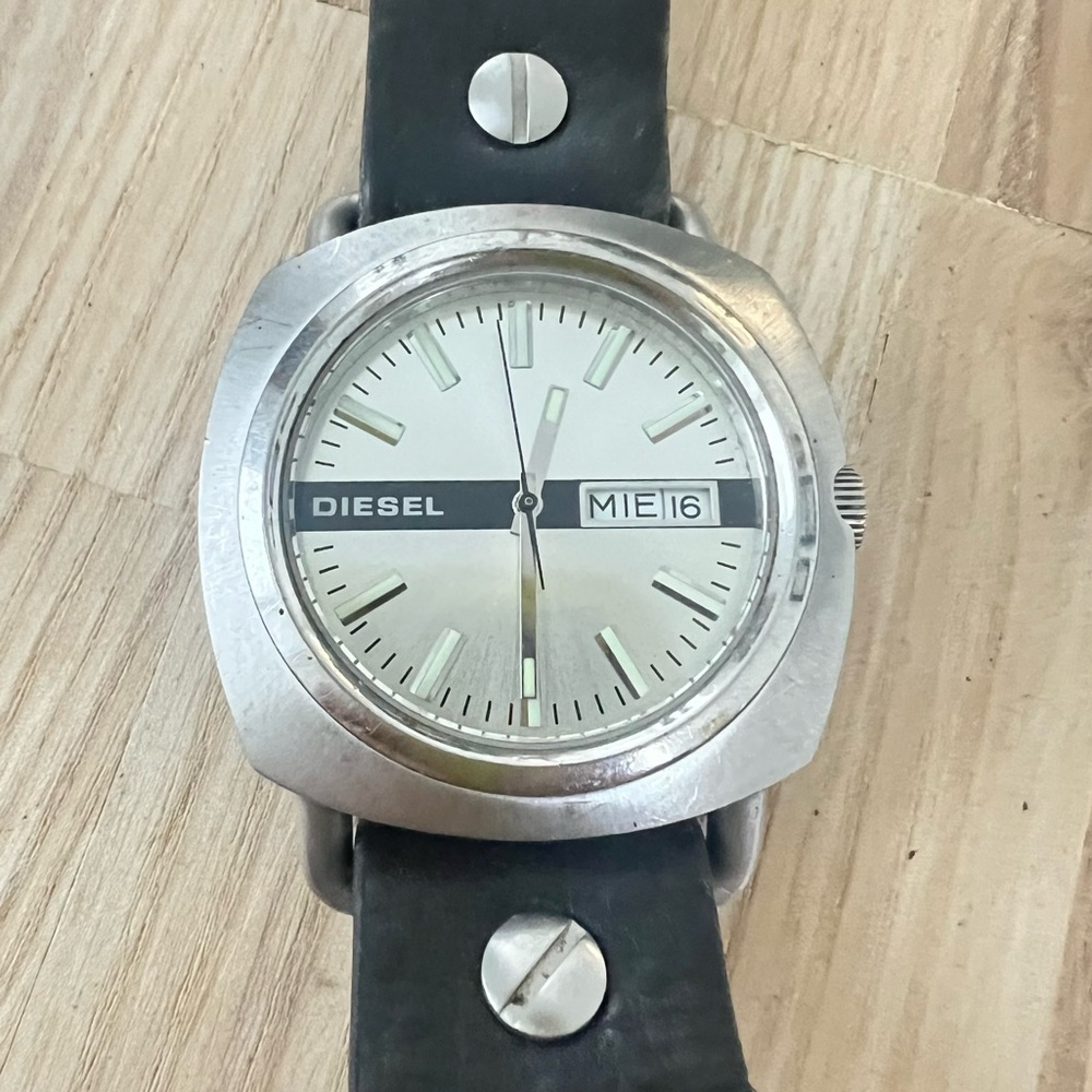 Diesel Mens stainless steel black leather watch NEW BATTERY